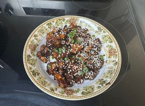 A picture of Sweet and spicy Chinese chicken.