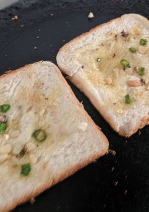 A picture of Garlic bread.