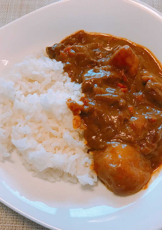 Una foto de Curry japonés en olla exprés