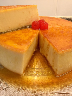 Una foto de Flan de arroz con leche, con licor de crema de arroz