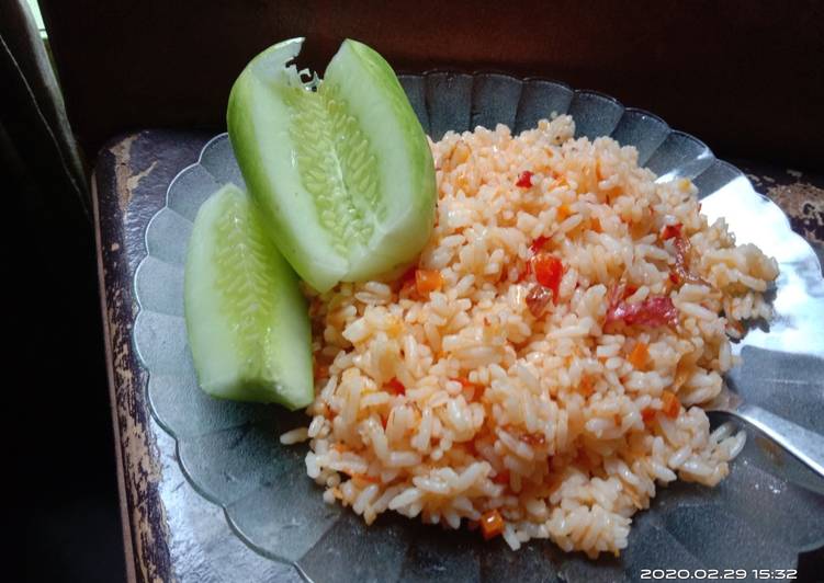 Langkah Mudah untuk Menyiapkan Nasi goreng pedas aroma risol yang Lezat Sekali
