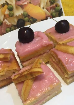 صورة لوصفة مربعات الكيك بكريمة الكرز😋❤️❤️❤️