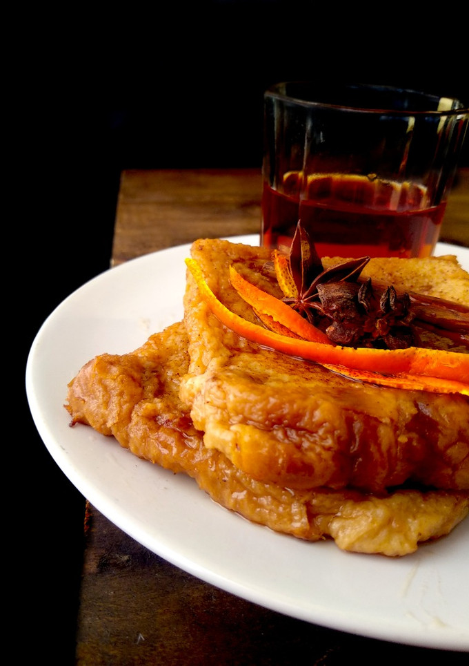 Una foto de Torrijas de vino Moscatel con almíbar {en horno}