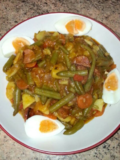 Una foto de Judías verdes con chorizo y tomate frito