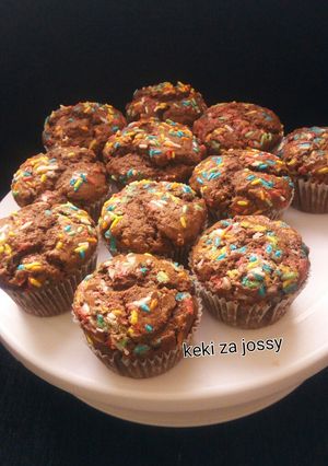A picture of Chocolate vermicelli cupcakes.