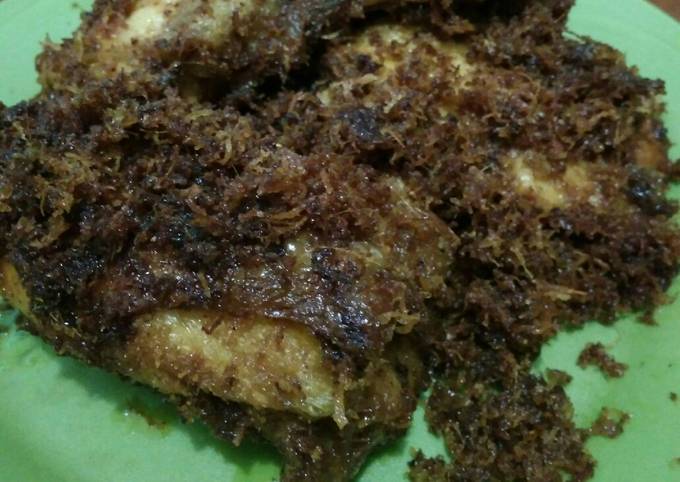 Ayam bumbu serundeng