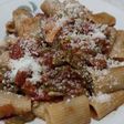 Mezze penne con pesce spada, gamberetti e fagioli