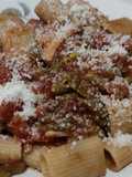 Mezze penne con pesce spada, gamberetti e fagioli