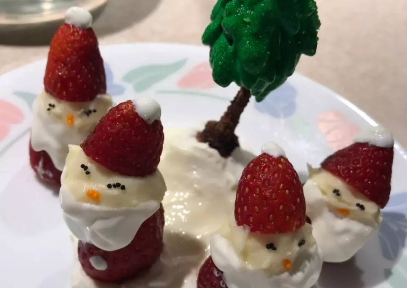 Strawberry Santas 🎅 🌲
