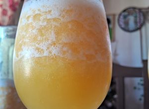 Una foto de Trago de sidra y duraznos🥂