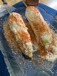 Una foto de Elotes con Queso y Crema #lacoinadeconsuelo #saboraMexico