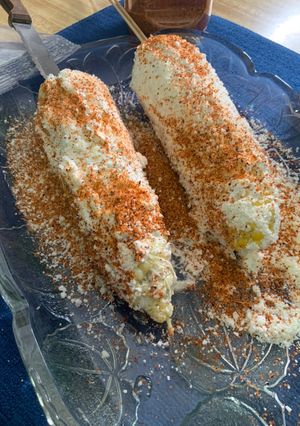 Una foto de Elotes con Queso y Crema #lacoinadeconsuelo #saboraMexico