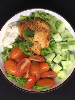 Hình của món [Giảm cân - eat clean #D_20] Ức gà áp chảo + salad trộn (216calo).