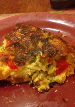 Una foto de Tortilla de arvejas con vegetales y salmón