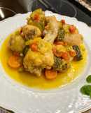 Pollo en salsa con pimiento y calabacín