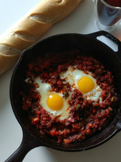 A picture of Tunisian eggs (shakshouka).