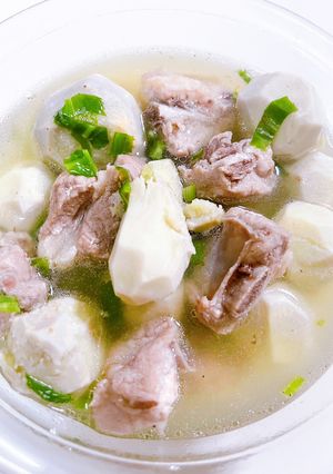 Hình của món Sườn non nấu khoai môn.