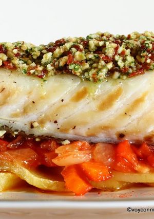 Foto principal de Bacalao a baja temperatura, sofrito, patatas y picada de frutos secos