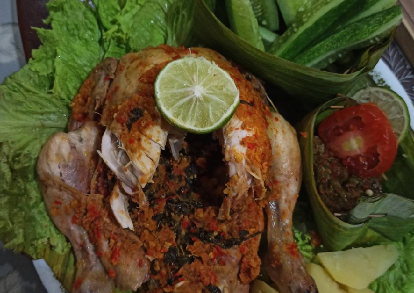 Ayam Betutu Panggang Isi Daun Singkong