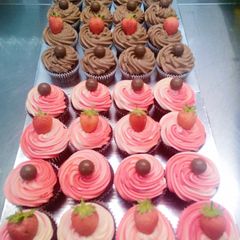 A picture of RED VELVET Cupcakes.