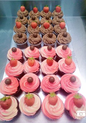 A picture of RED VELVET Cupcakes.