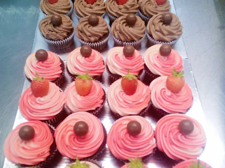 Easy Steps to Make RED VELVET Cupcakes the Delicious Perfect