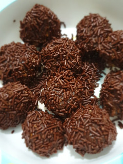 Foto resep Bola-bola coklat. gampang & yummy