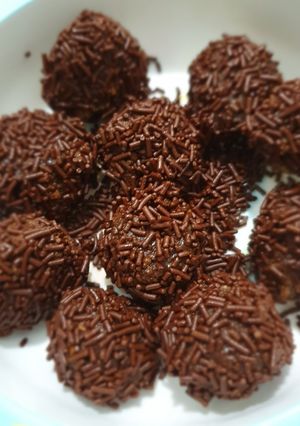 Foto resep Bola-bola coklat. gampang & yummy