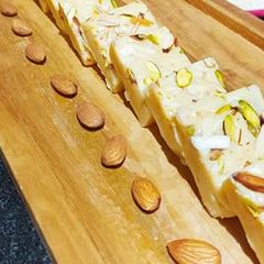 Badam Sohan papdi A picture of Badam Sohan papdi.