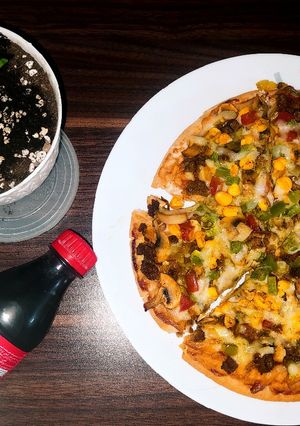 عکسی از دستور پیتزا گوشت چرخ کرده ☺️