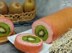 Foto resep Bolu Gulung Buah Naga + Kiwi *gluten-free & dairy-free