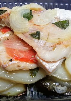 Una foto de Merluza al horno #cena#almuerzo