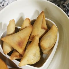A picture of Fried Samosa.