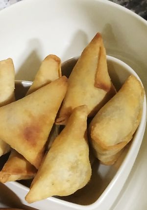 A picture of Fried Samosa.