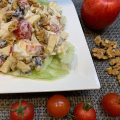 A picture of Apple Waldorf salad🍎🥬🍅🥗.