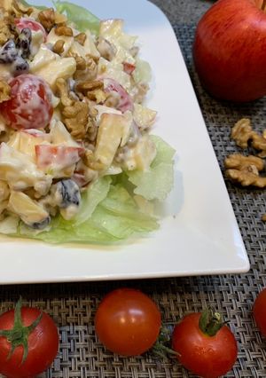A picture of Apple Waldorf salad🍎🥬🍅🥗.