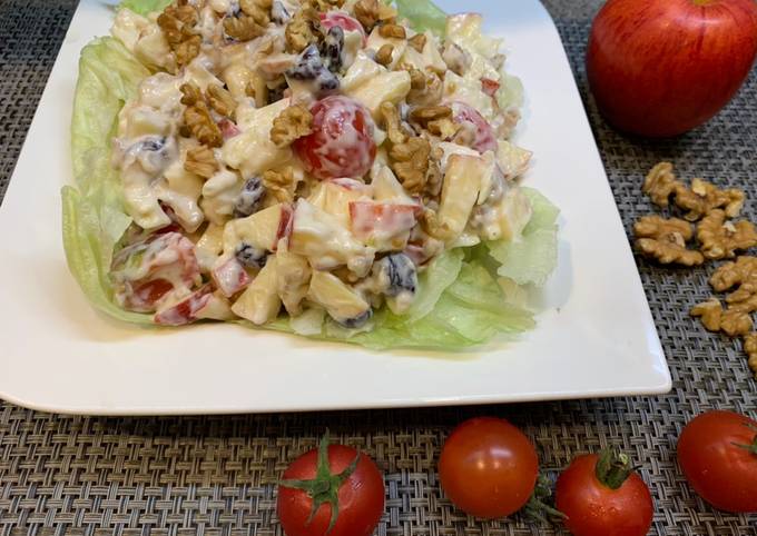 Apple Waldorf salad🍎🥬🍅🥗