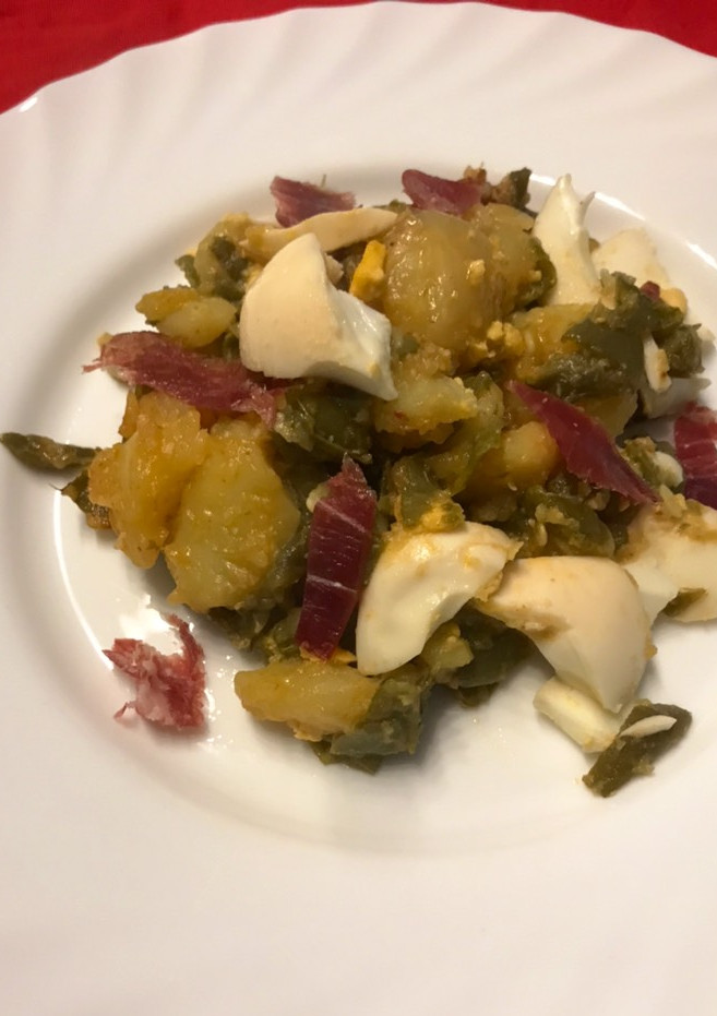 Una foto de Judías verdes con jamón patatas y huevo duro