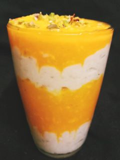मैंगो बनाना स्मूदी (Mango banana smoothie recipe in hindi) रेसिपी मुख्य फोटो