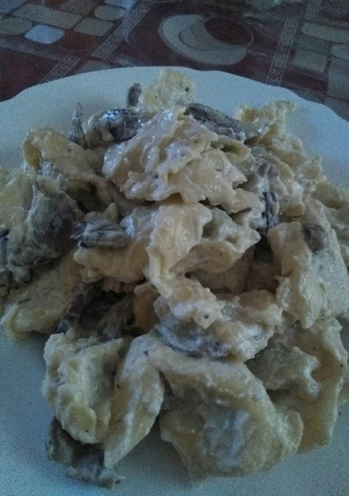 Una foto de Tortellini a la nata con hongos