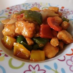 A picture of Chilli paneer with baby corn.