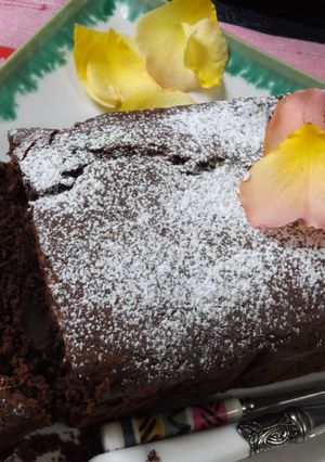 Foto principal de Pastel empedrado de chocolate y pera al aroma de rosas