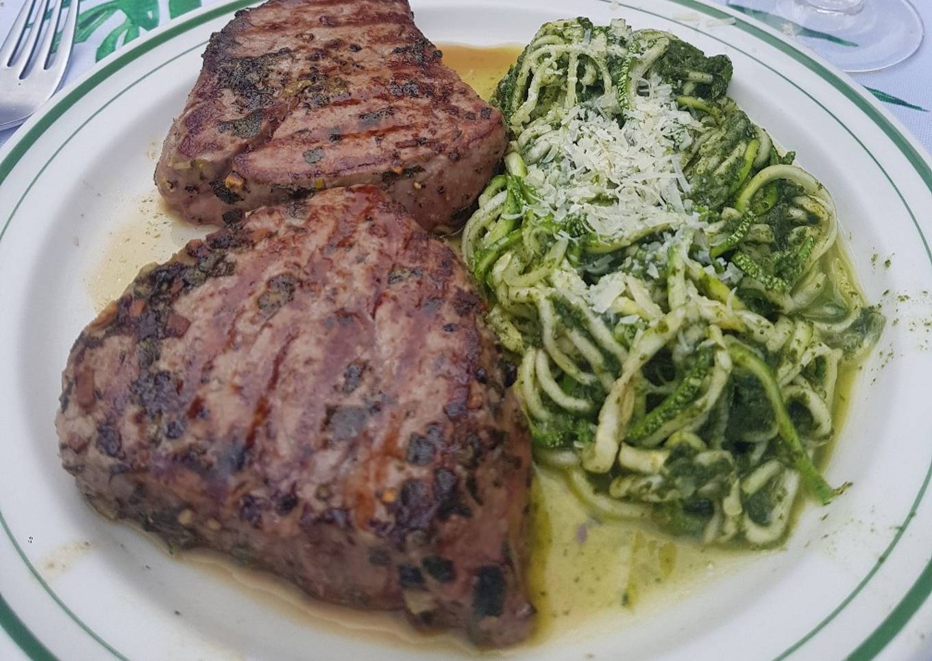 Filete de res sazonado con orégano y limón