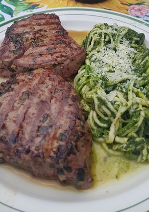 Una foto de Filete de res sazonado con orégano y limón