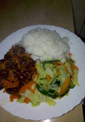 A picture of White rice,black beans in grated carrots n mixed vegetables.