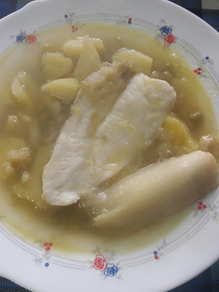 Una foto de Patatas con merluza