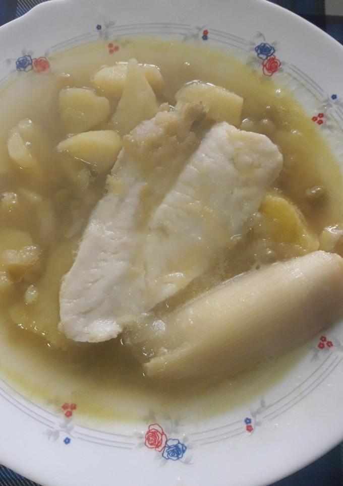 Una foto de Patatas con merluza