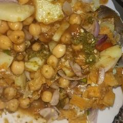 A picture of Kathiawari chana chat.