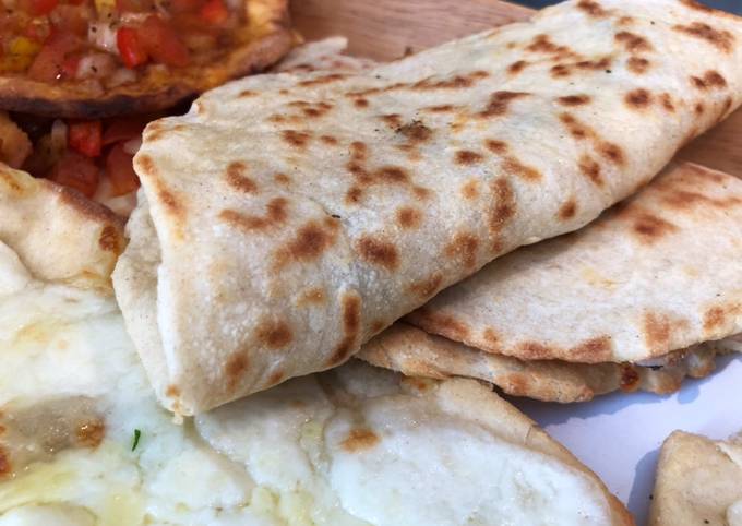 Manoushe (منقوشه) - Lebanese Flatbread with Toppings