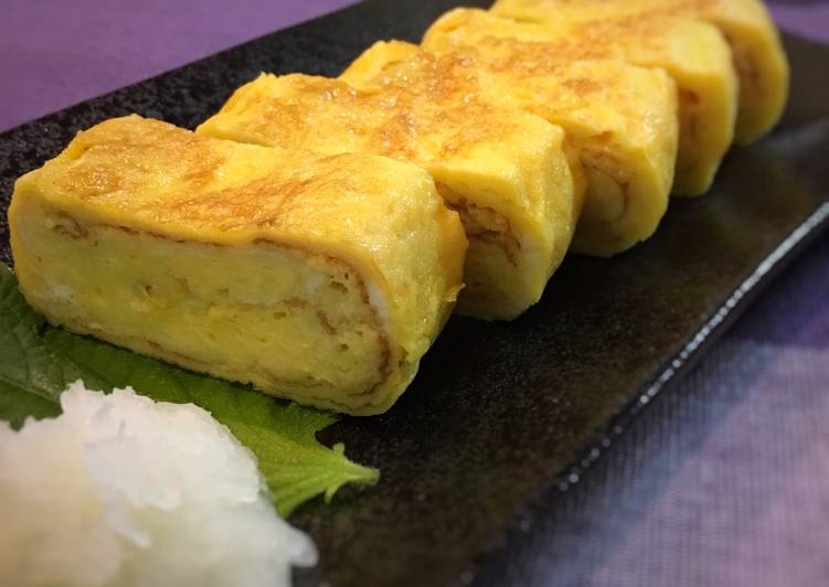 Simple Way to Prepare Any-night-of-the-week Dashimaki Tamago (Japanese rolled omelete)